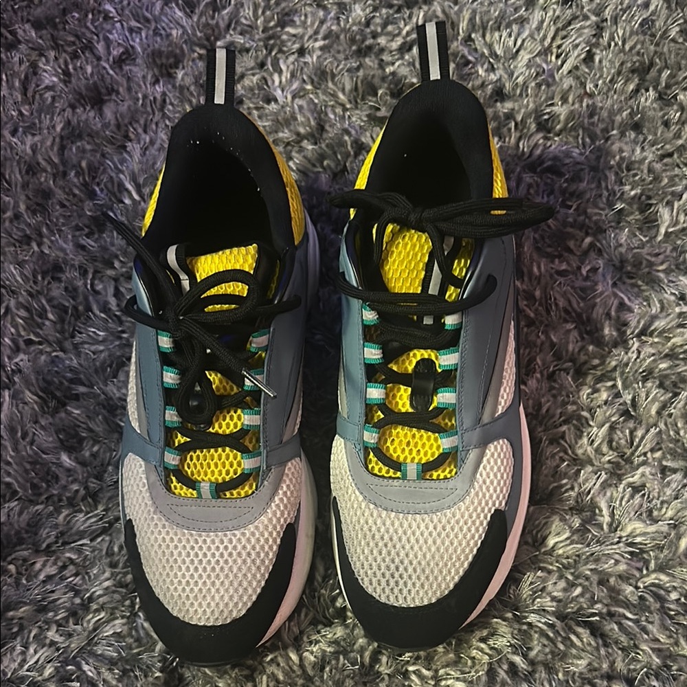 Vibrant Mesh Sneakers - Yellow and Black
